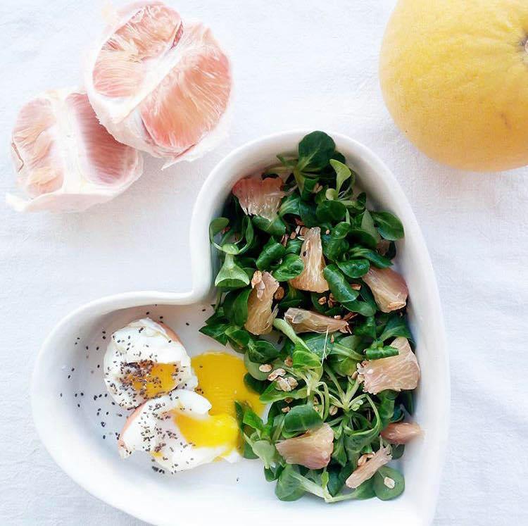 Insalata con pompelmo e semi di chia